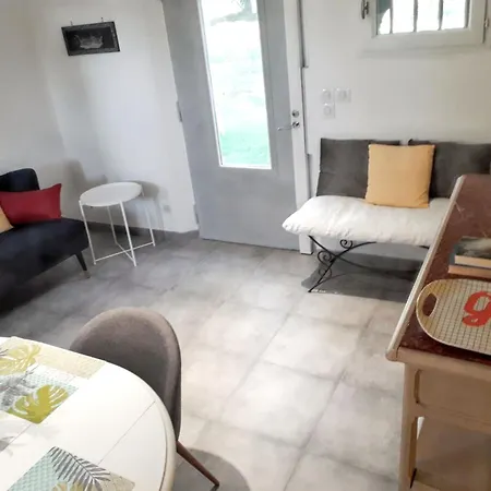 Lumineux A Lancon-provence, Piscine Partagee Apartment Lancon-Provence